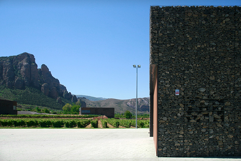 Vista de la fachada de la bodega