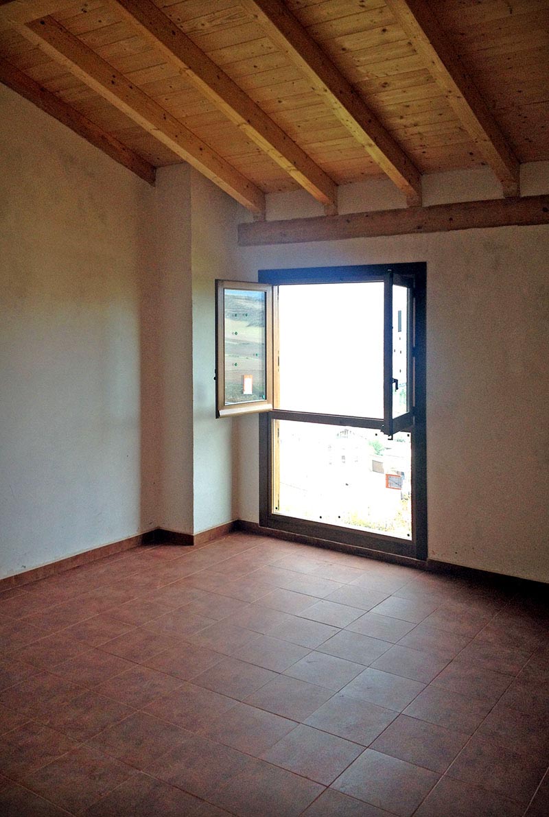 Ventanal superior de la vivienda reformada