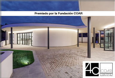 UNIFAMILIAR CURVA CON PISCINA INFINITA. VILLAMEDIANA DE IREGUA