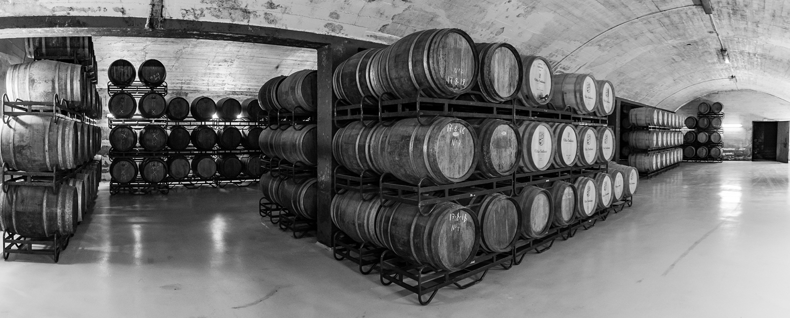 Se muestra la entrada principal a la bodega