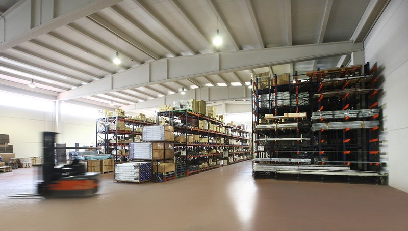se muestra el almacen del taller